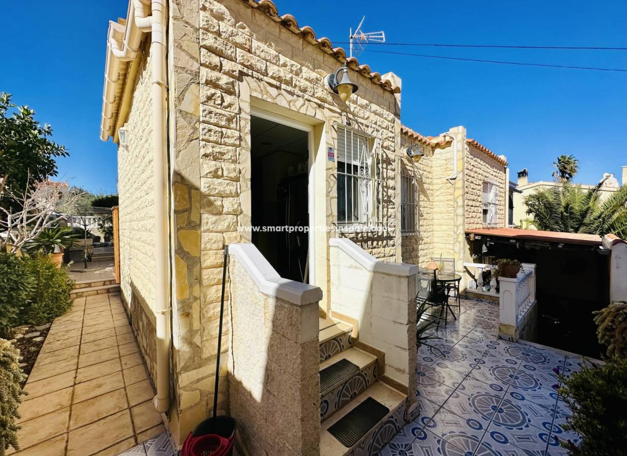Wederverkoop - Detached Villa - La Marina - Urbanización La Marina