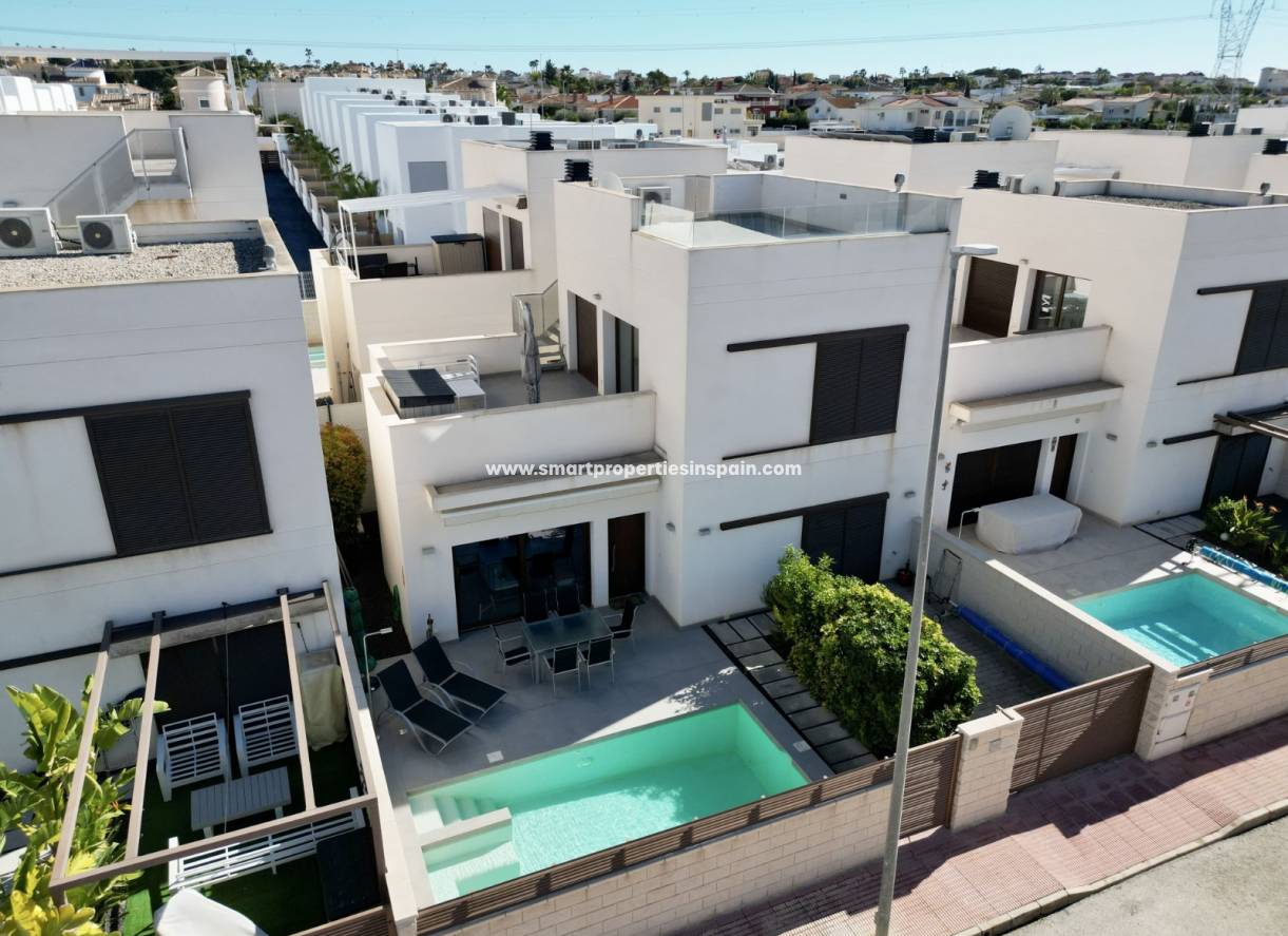 Wederverkoop - Detached Villa - La Marina - Urbanización La Marina