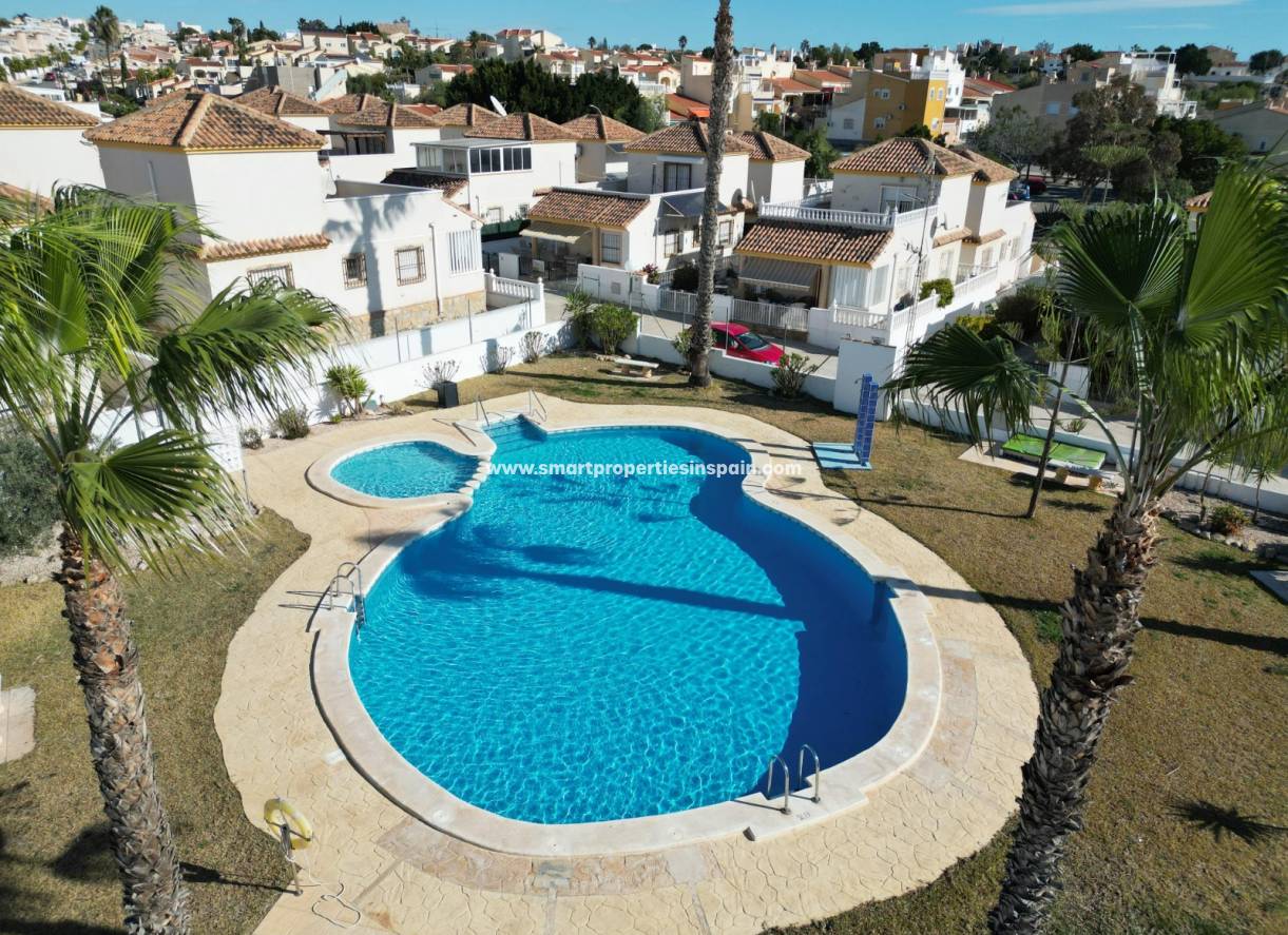 Wederverkoop - Detached Villa - La Marina - Urbanización La Marina