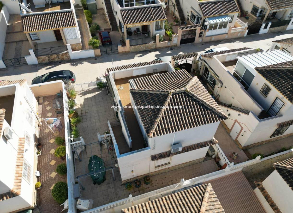 Wederverkoop - Detached Villa - La Marina - Urbanización La Marina