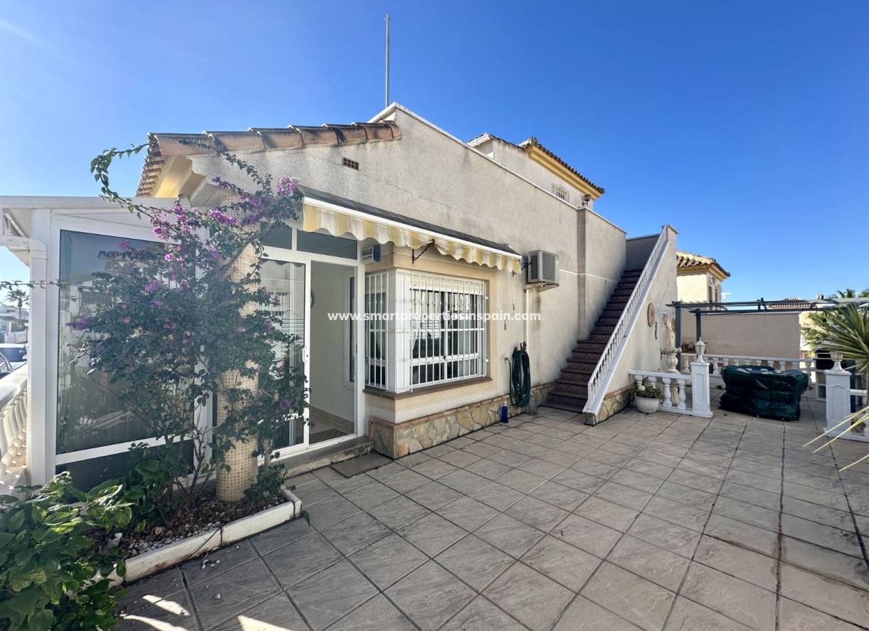 Wederverkoop - Detached Villa - La Marina - Urbanización La Marina