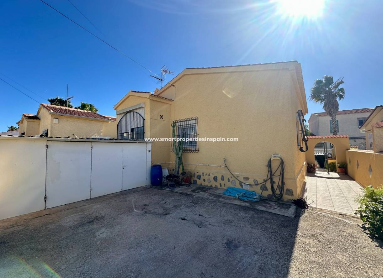 Wederverkoop - Detached Villa - La Marina - Urbanización La Marina