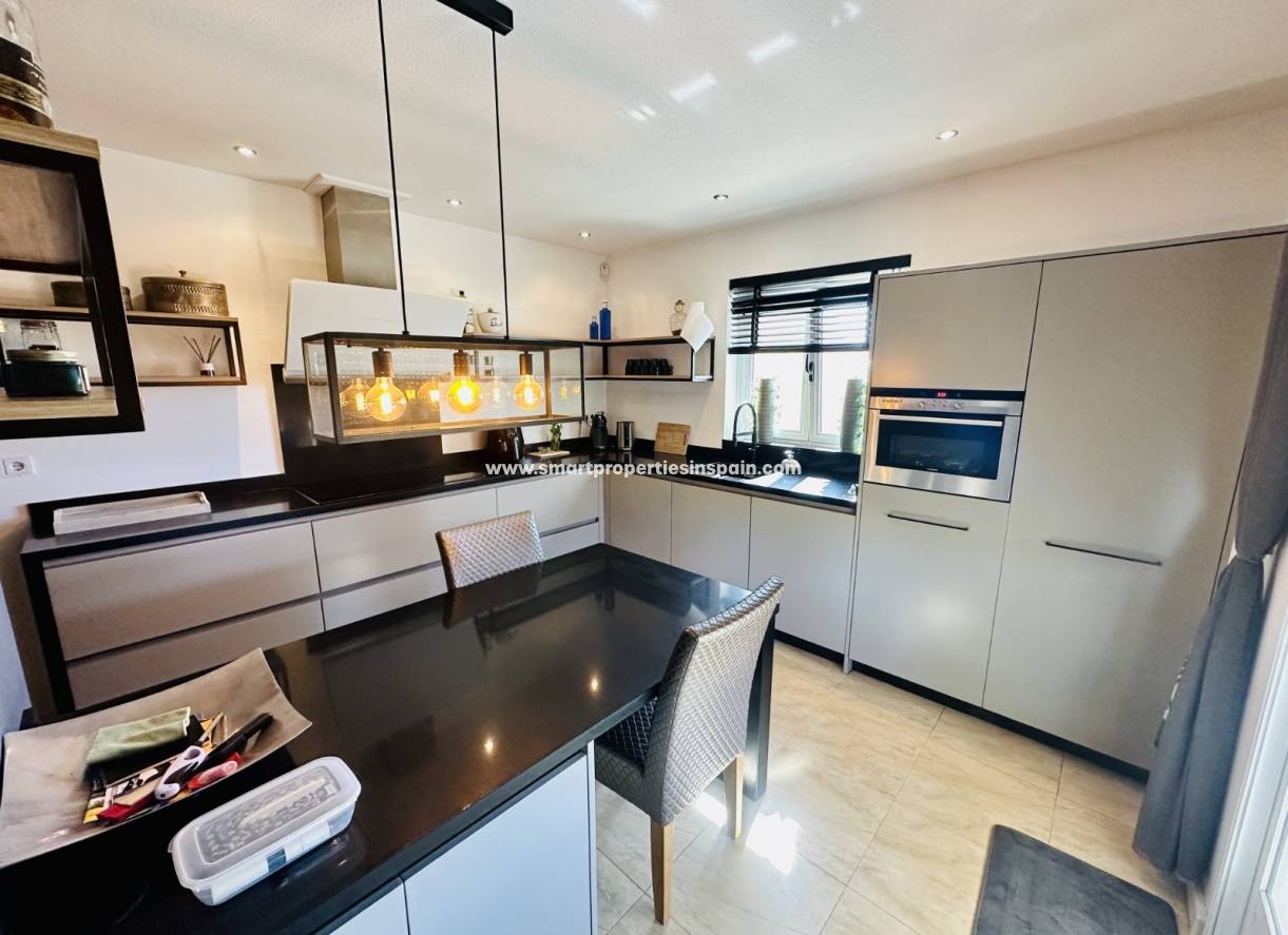 Wederverkoop - Detached Villa - La Marina - Urbanización La Marina