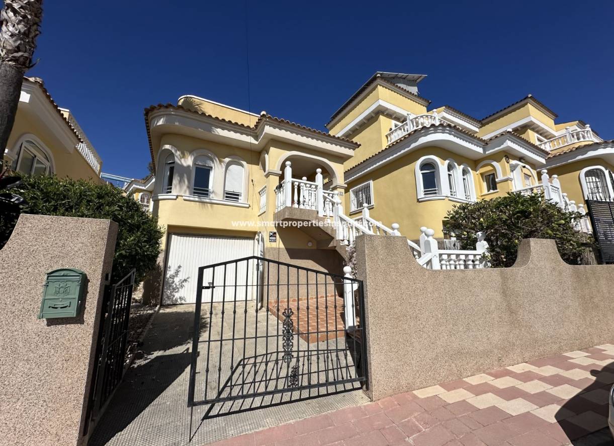 Wederverkoop - Detached Villa - La Marina - Urbanización La Marina