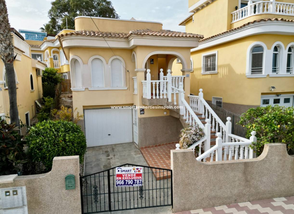 Wederverkoop - Detached Villa - La Marina - Urbanización La Marina