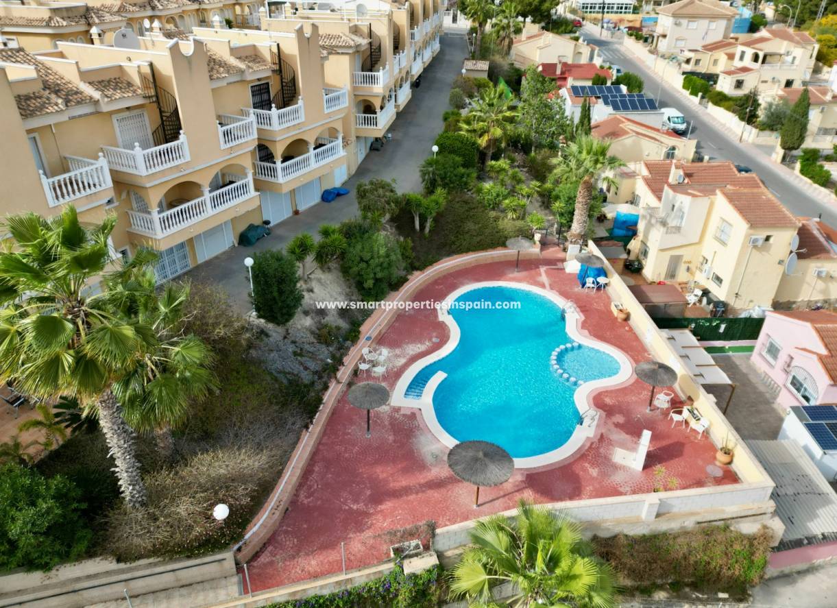 Wederverkoop - Detached Villa - La Marina - Urbanización La Marina