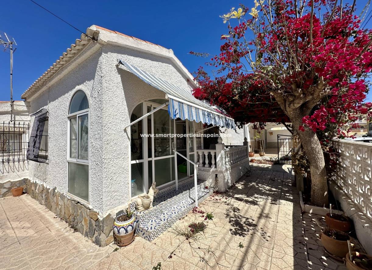 Wederverkoop - Detached Villa - La Marina - Urbanización La Marina