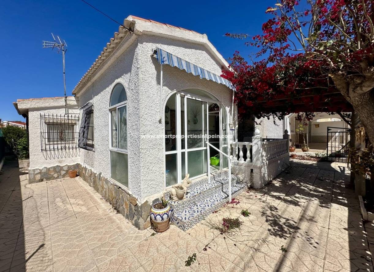 Wederverkoop - Detached Villa - La Marina - Urbanización La Marina