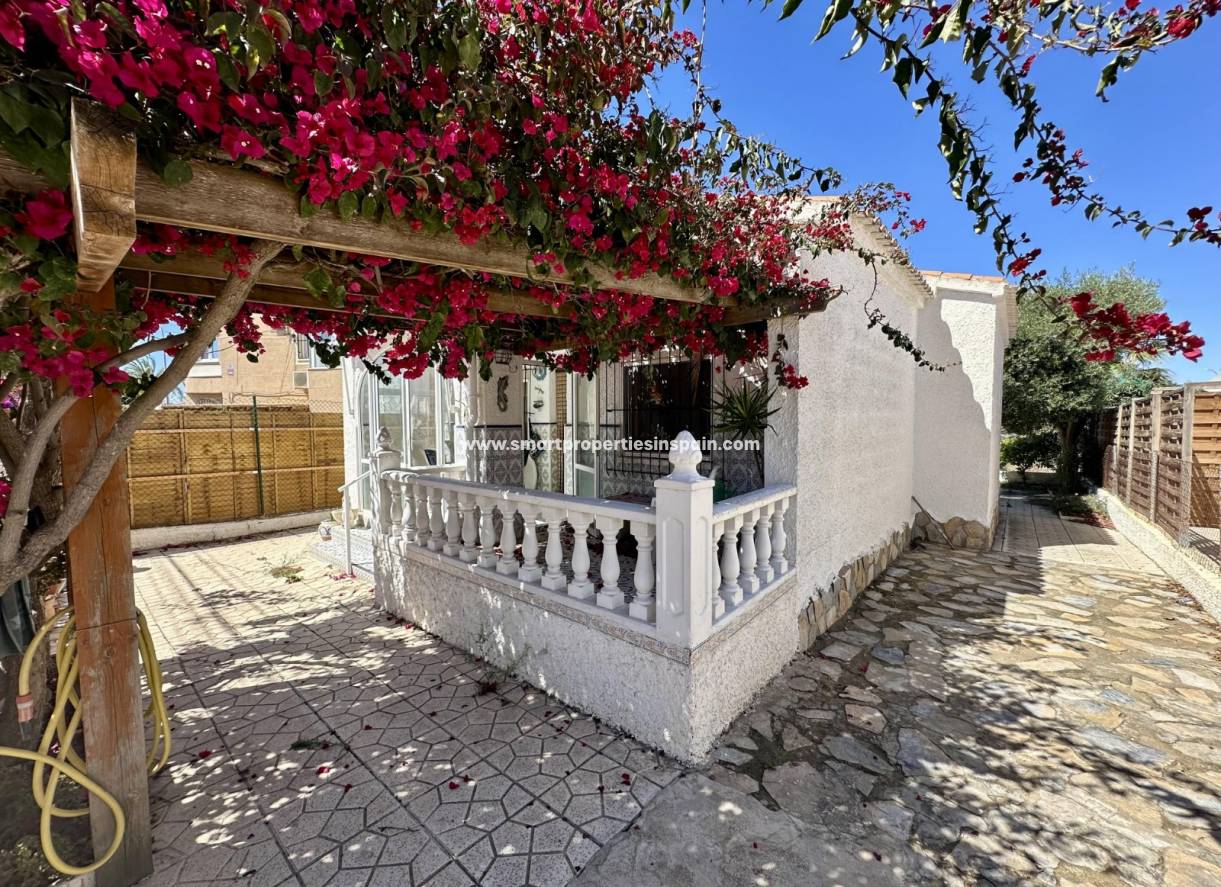 Wederverkoop - Detached Villa - La Marina - Urbanización La Marina