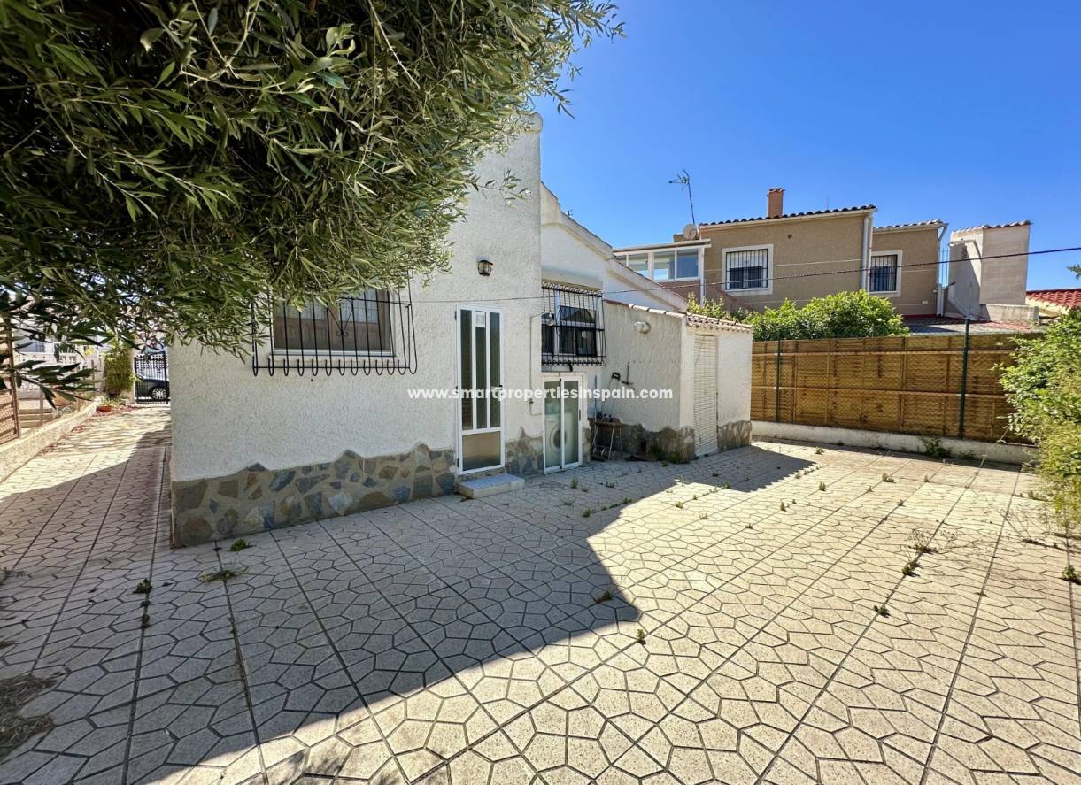 Wederverkoop - Detached Villa - La Marina - Urbanización La Marina