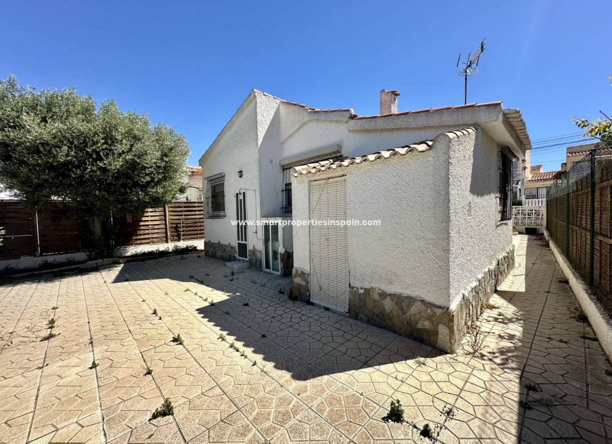 Wederverkoop - Detached Villa - La Marina - Urbanización La Marina