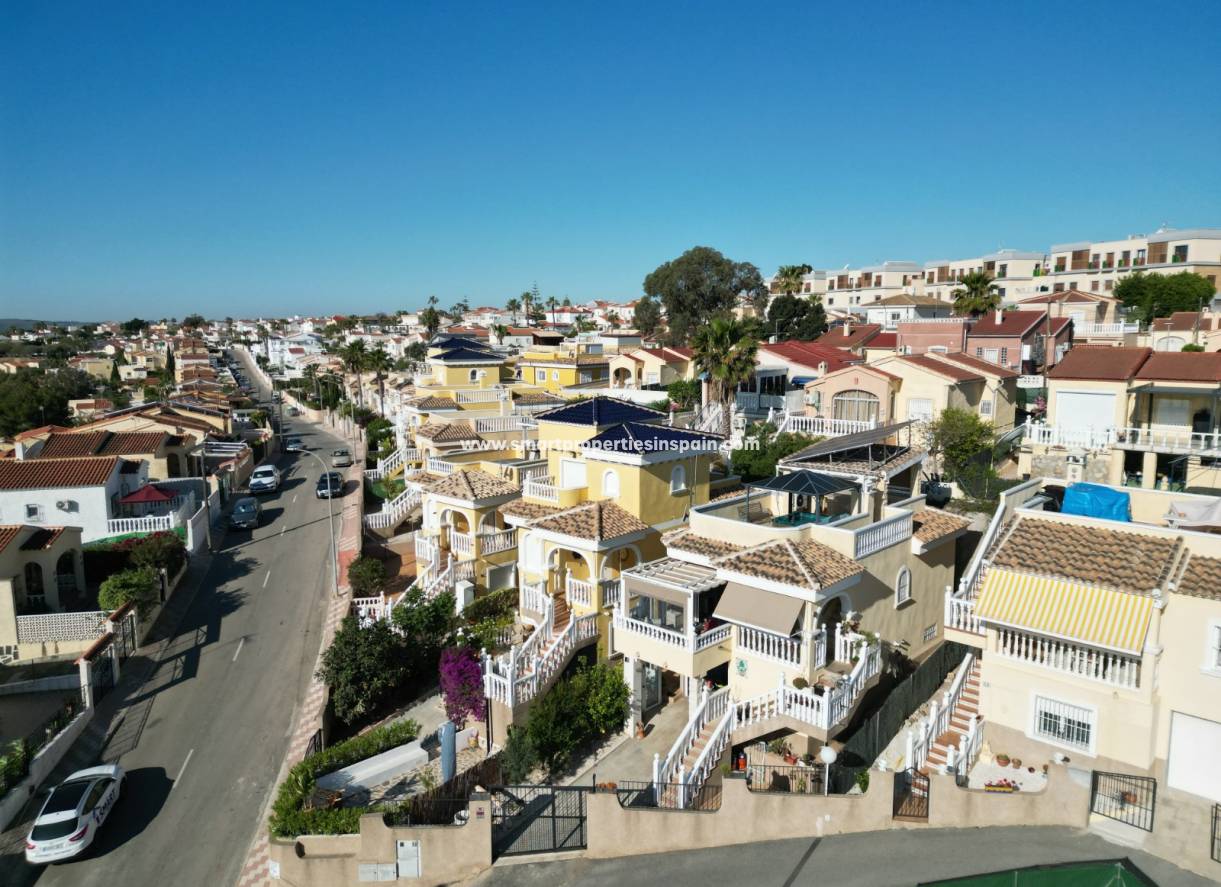 Wederverkoop - Detached Villa - La Marina - Urbanización La Marina