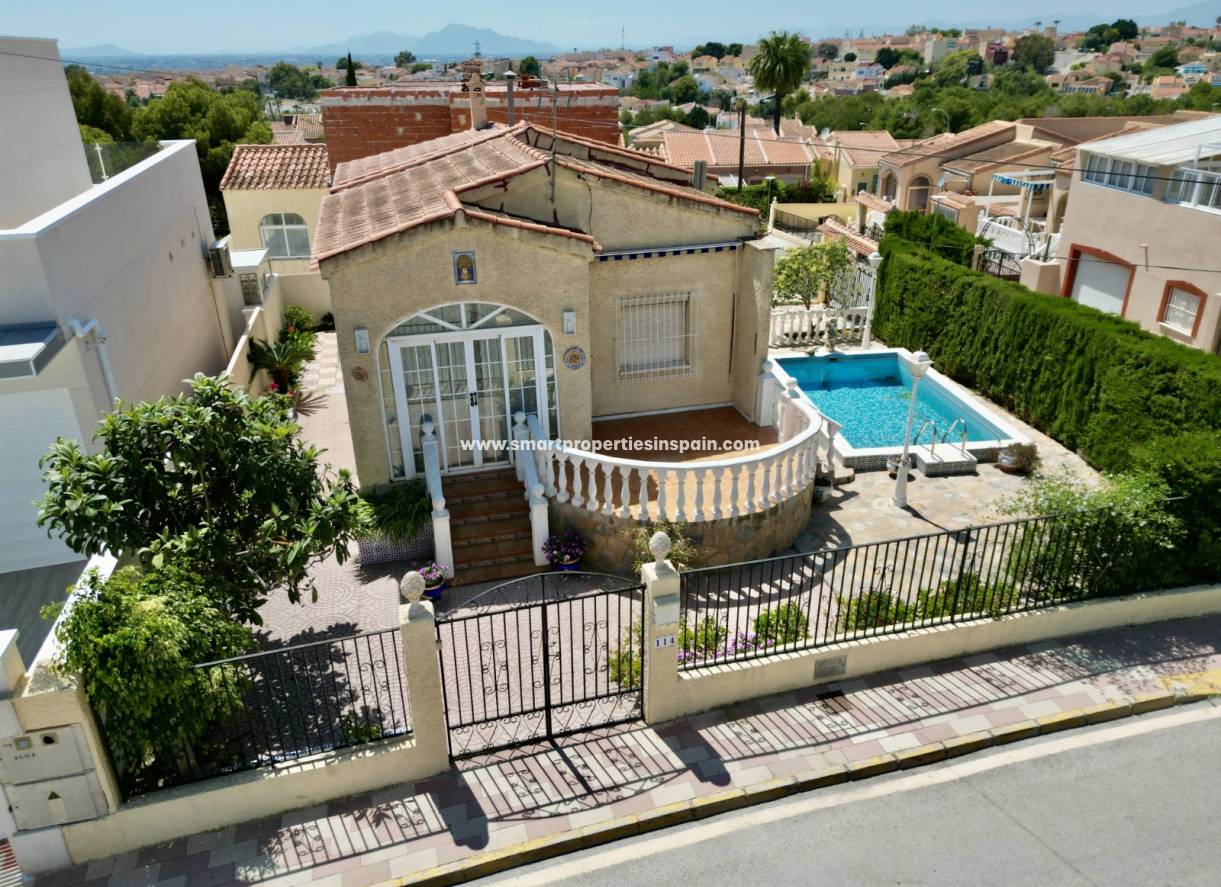 Wederverkoop - Detached Villa - La Marina - Urbanización La Marina