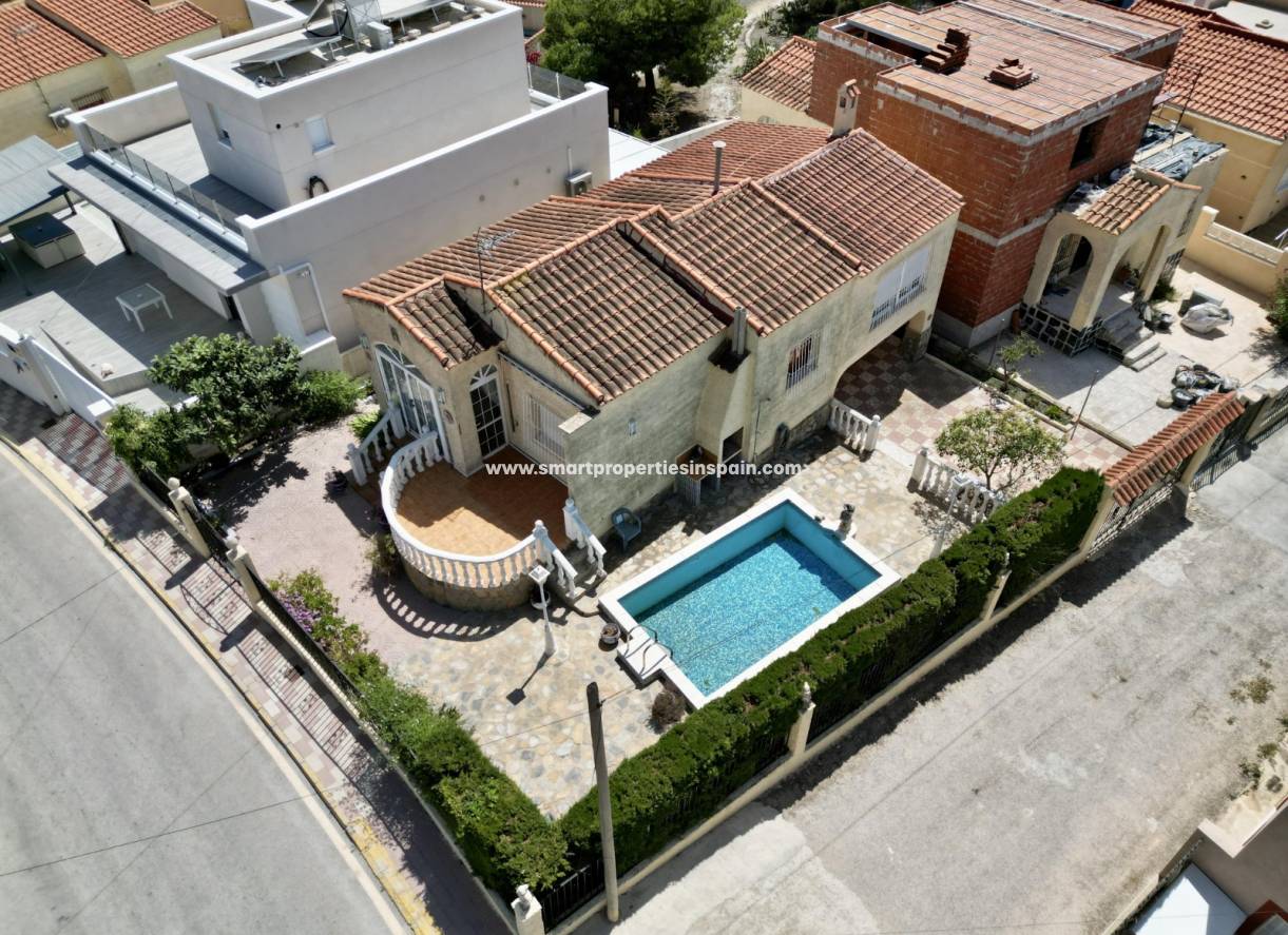 Wederverkoop - Detached Villa - La Marina - Urbanización La Marina