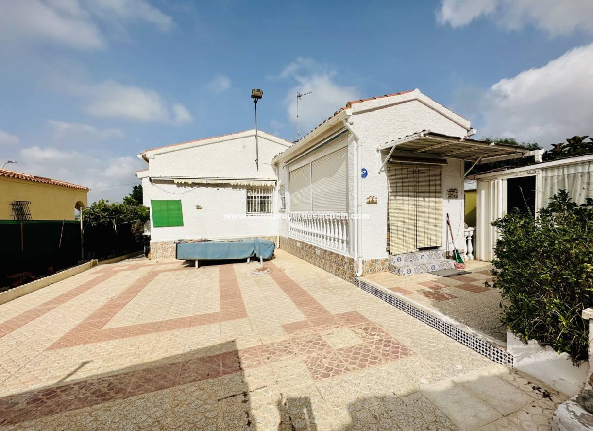 Wederverkoop - Detached Villa - La Marina - Urbanización La Marina