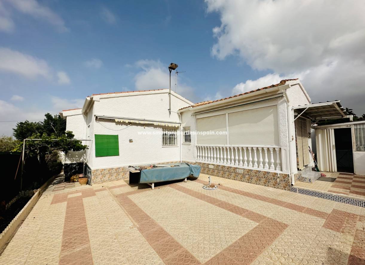 Wederverkoop - Detached Villa - La Marina - Urbanización La Marina