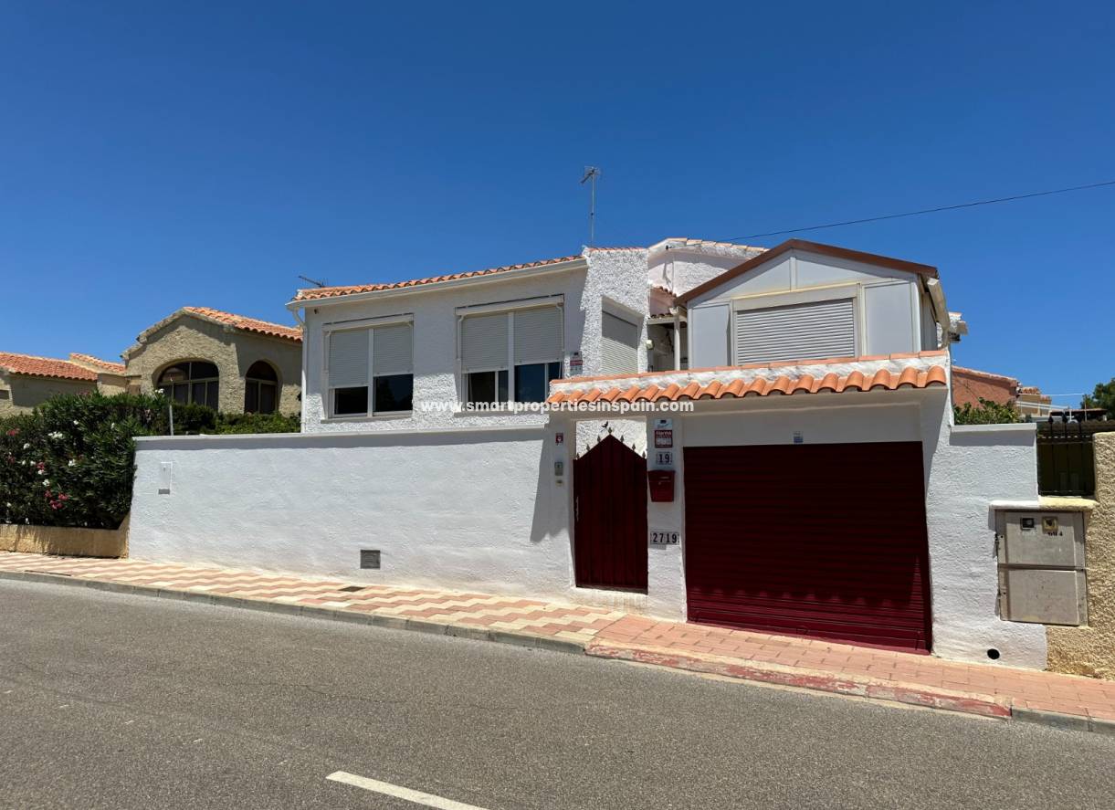 Wederverkoop - Detached Villa - La Marina - Urbanización La Marina