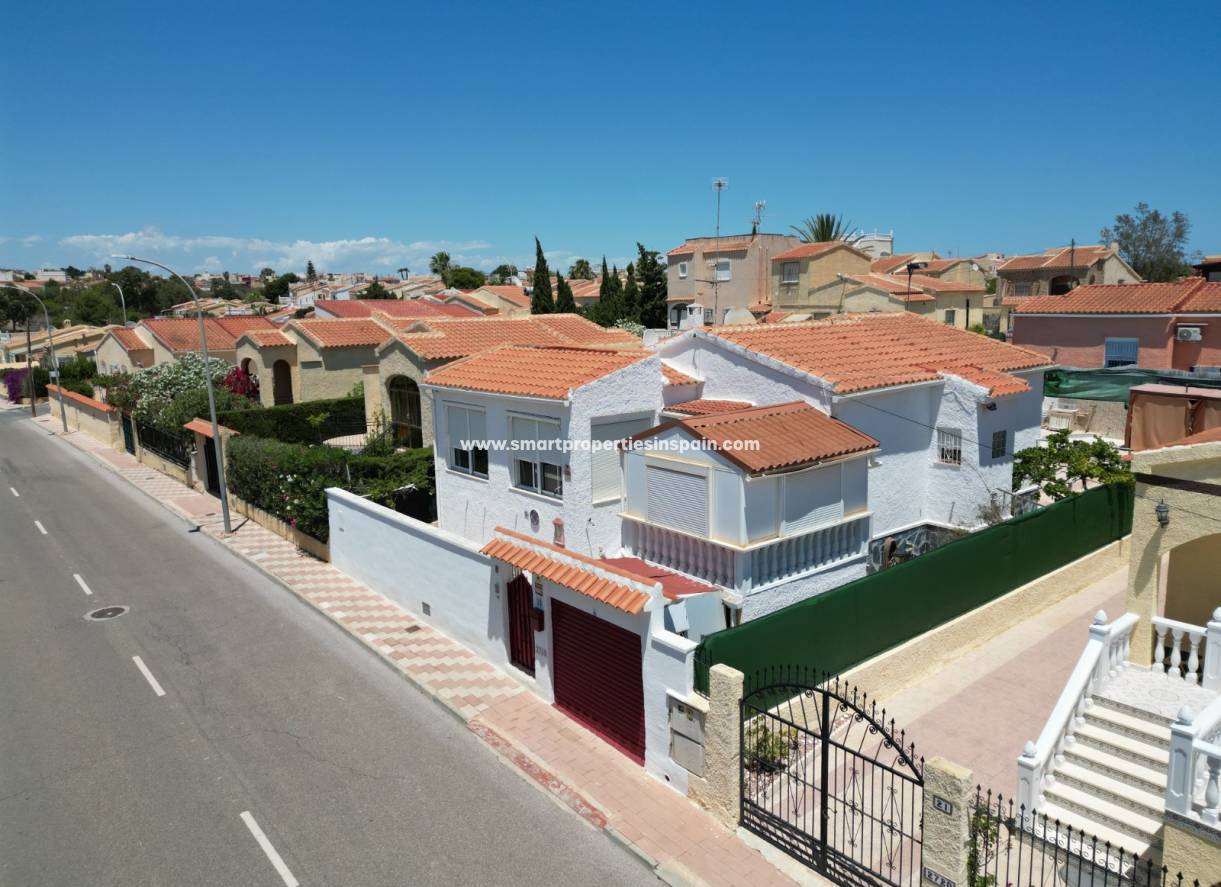 Wederverkoop - Detached Villa - La Marina - Urbanización La Marina