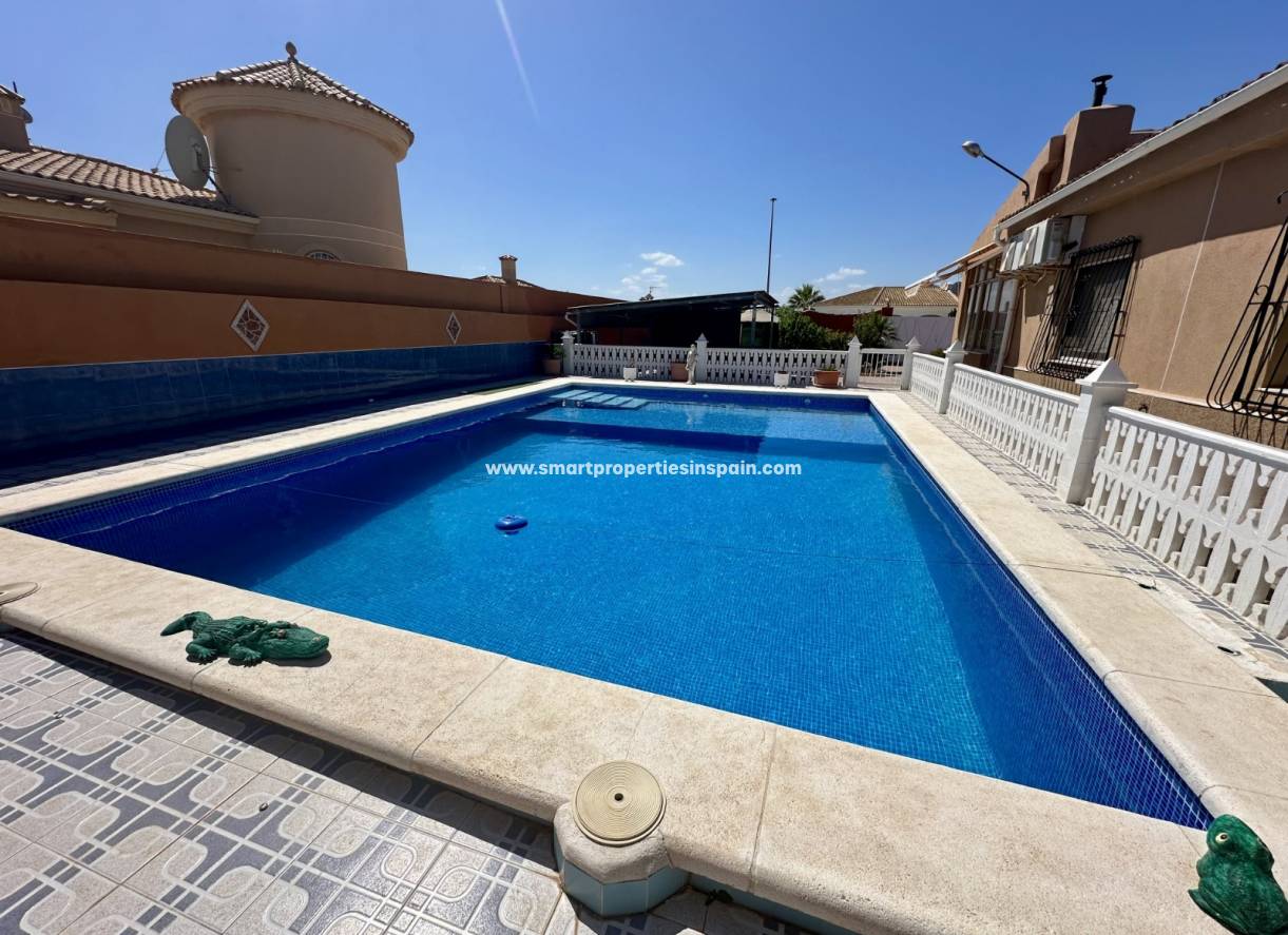 Wederverkoop - Detached Villa - La Marina - Urbanización La Marina