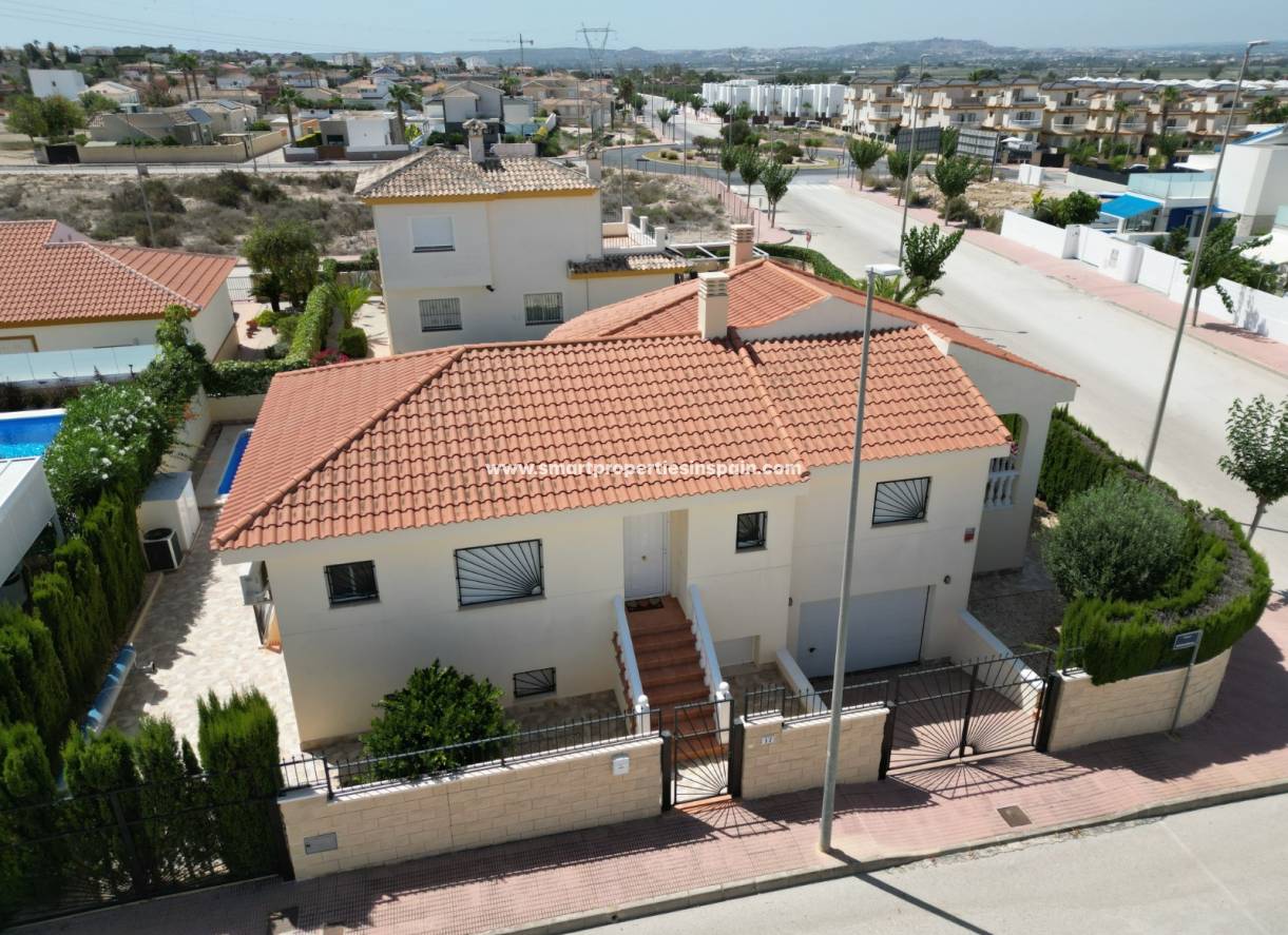 Wederverkoop - Detached Villa - La Marina - Urbanización La Marina