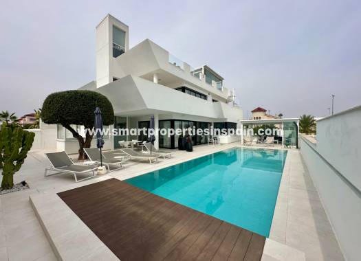 Wederverkoop - Detached Villa - La Marina - Urbanización La Marina