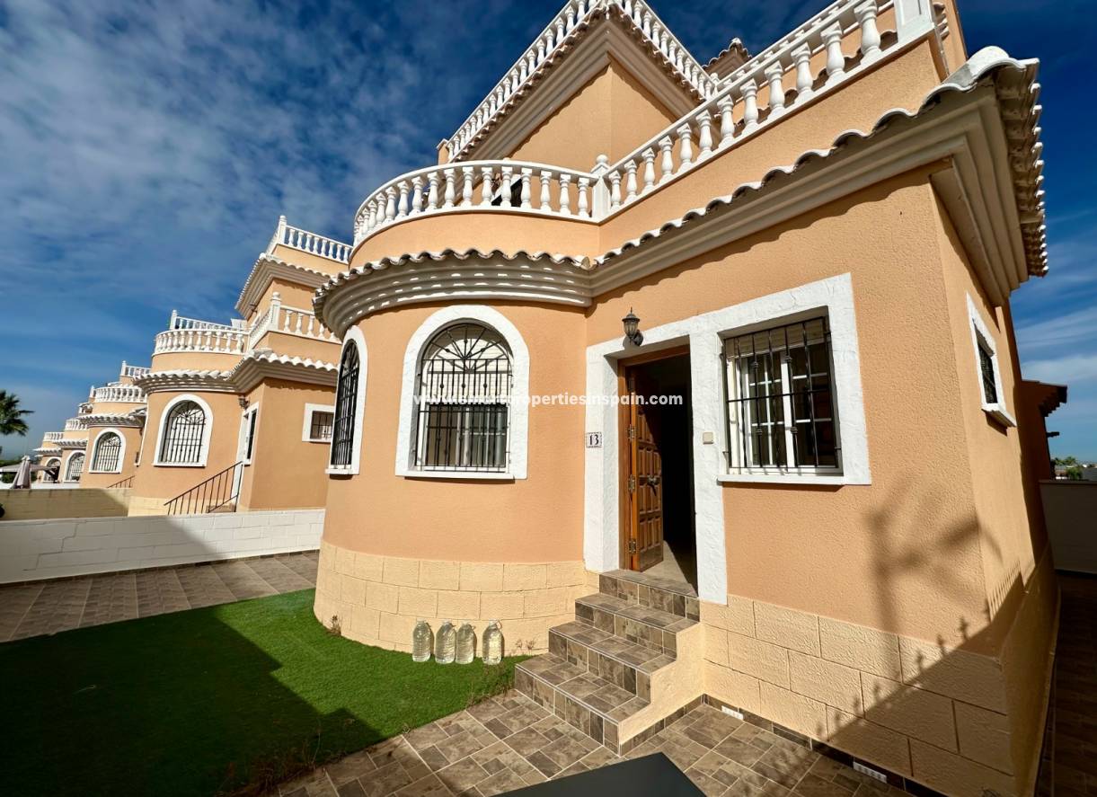 Wederverkoop - Detached Villa - La Marina - Urbanización La Marina