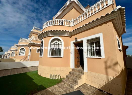 Wederverkoop - Detached Villa - La Marina - Urbanización La Marina