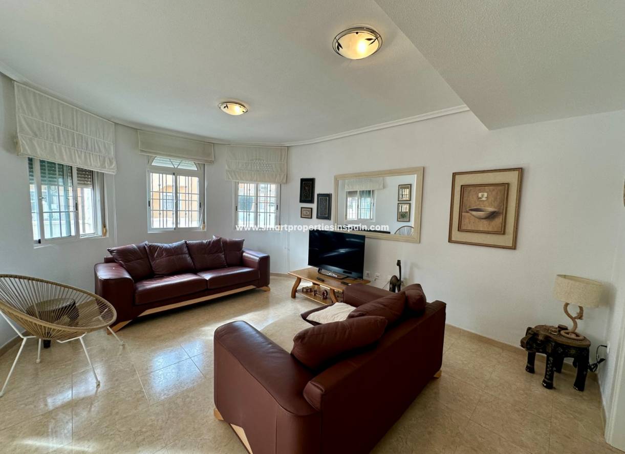 Wederverkoop - Detached Villa - La Marina - Urbanización La Marina