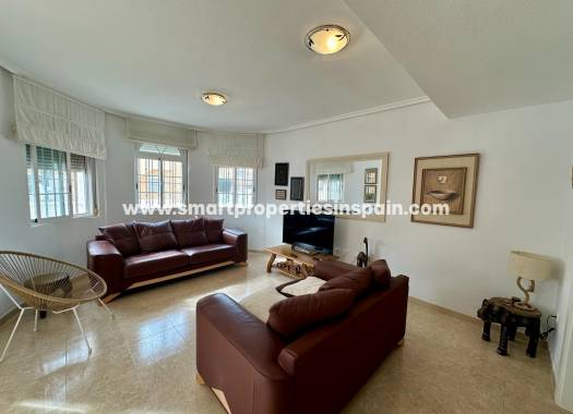 Wederverkoop - Detached Villa - La Marina - Urbanización La Marina