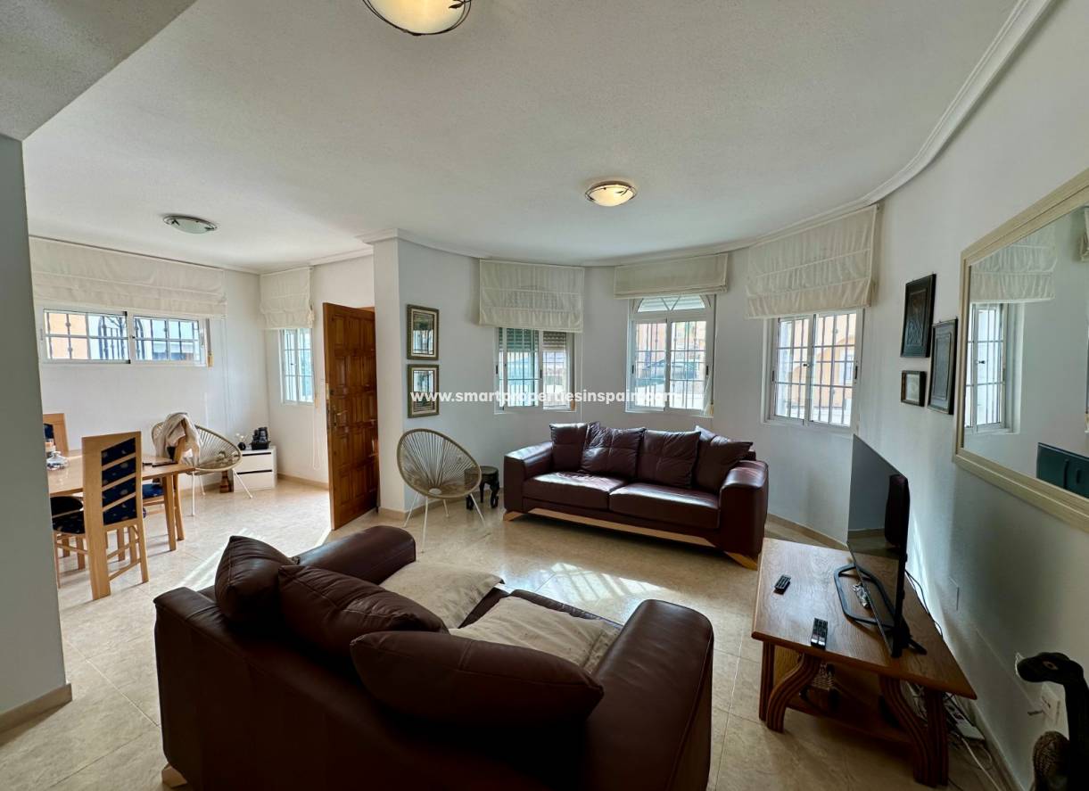 Wederverkoop - Detached Villa - La Marina - Urbanización La Marina