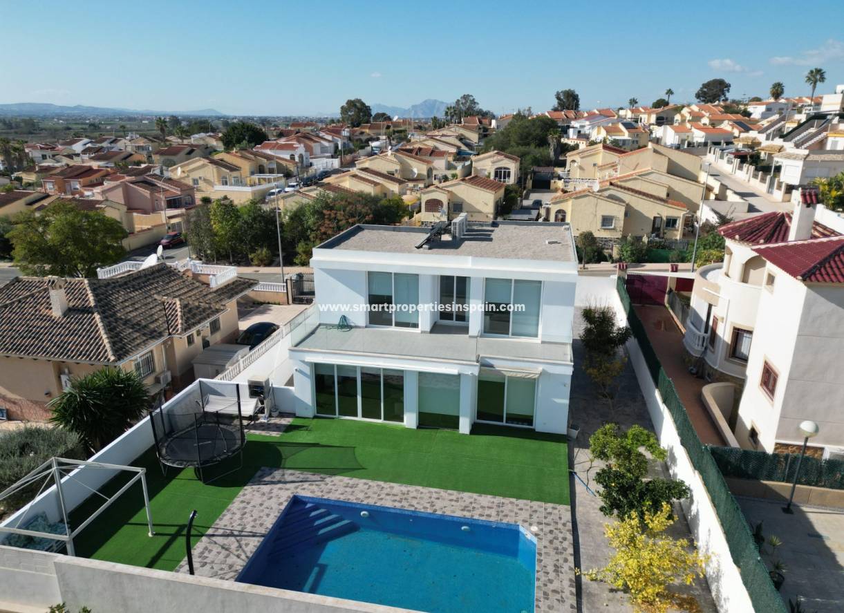 Wederverkoop - Detached Villa - La Marina - Urbanización La Marina