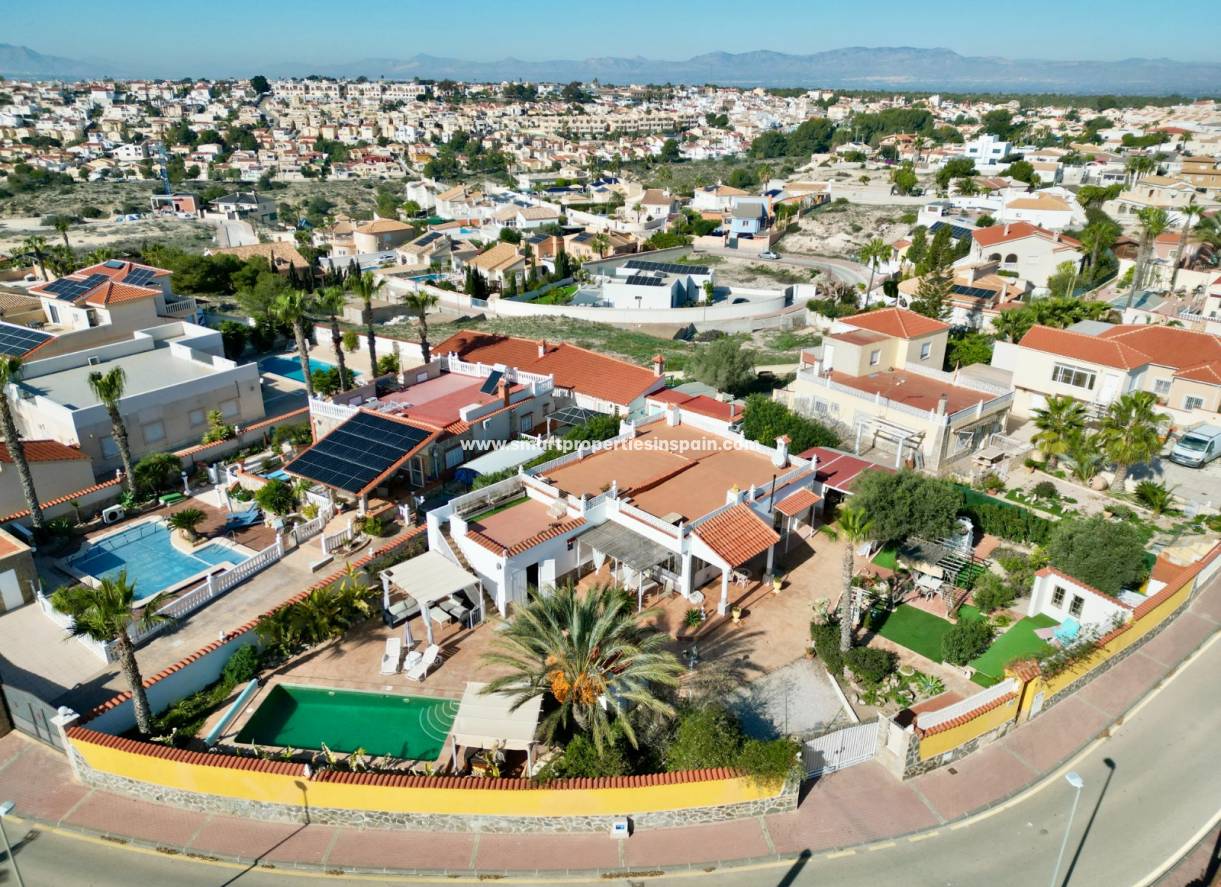 Wederverkoop - Detached Villa - La Marina - Urbanización La Marina