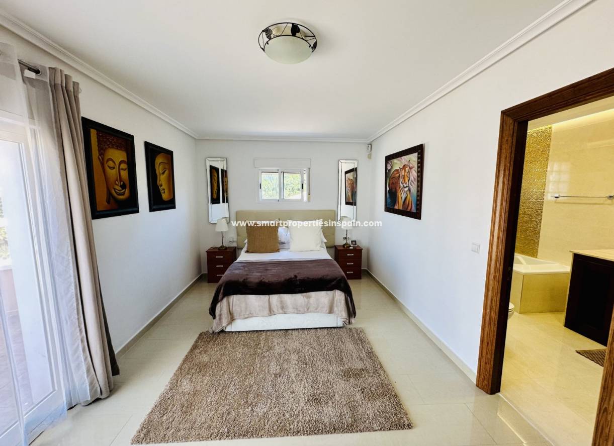 Wederverkoop - Detached Villa - La Marina - Urbanización La Marina