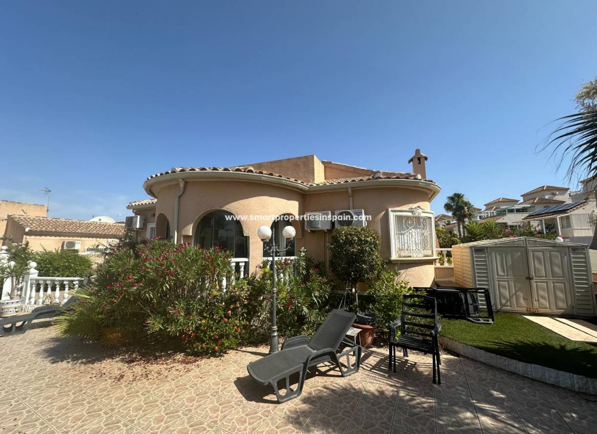 Wederverkoop - Detached Villa - La Marina - Urbanización La Marina