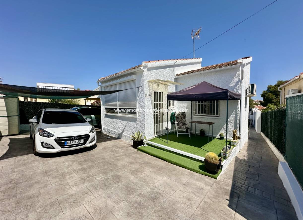 Wederverkoop - Detached Villa - La Marina - Urbanización La Marina