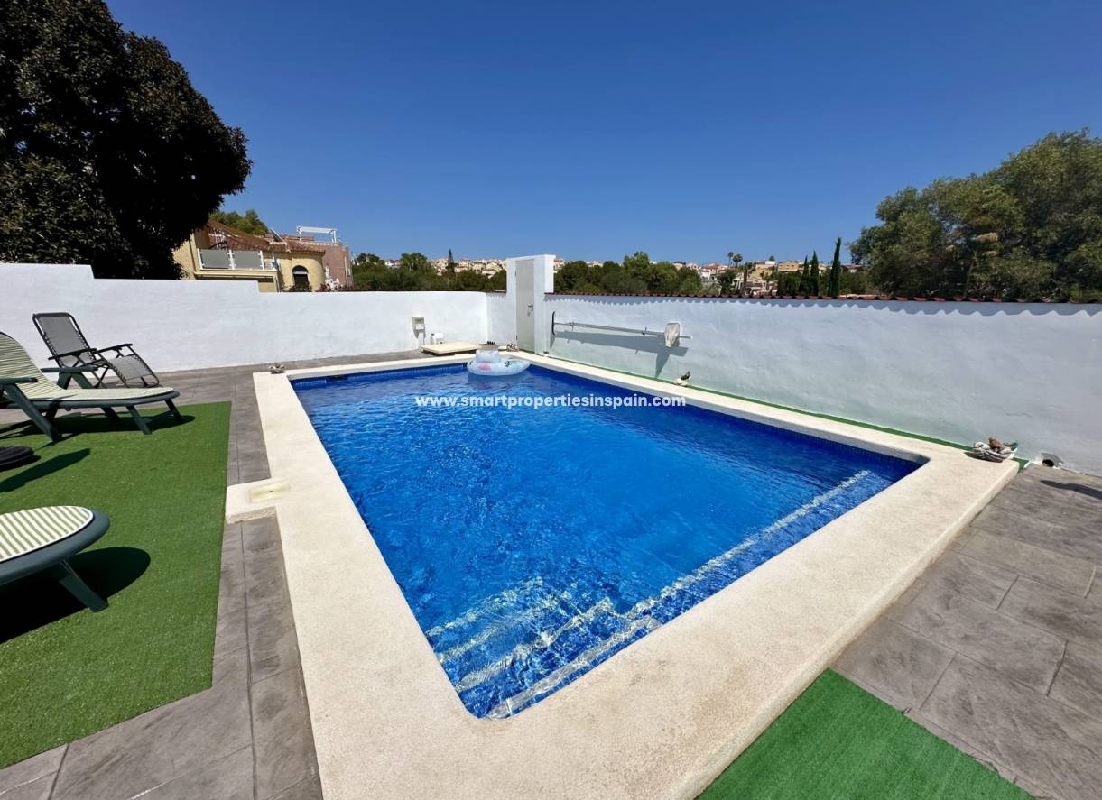 Wederverkoop - Detached Villa - La Marina - Urbanización La Marina