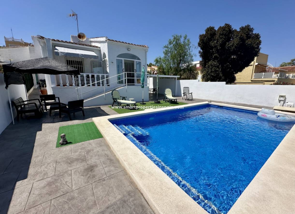 Wederverkoop - Detached Villa - La Marina - Urbanización La Marina