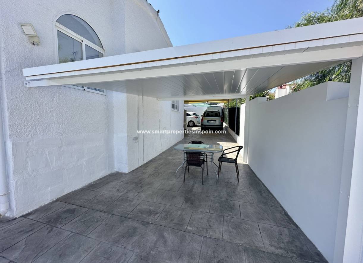 Wederverkoop - Detached Villa - La Marina - Urbanización La Marina