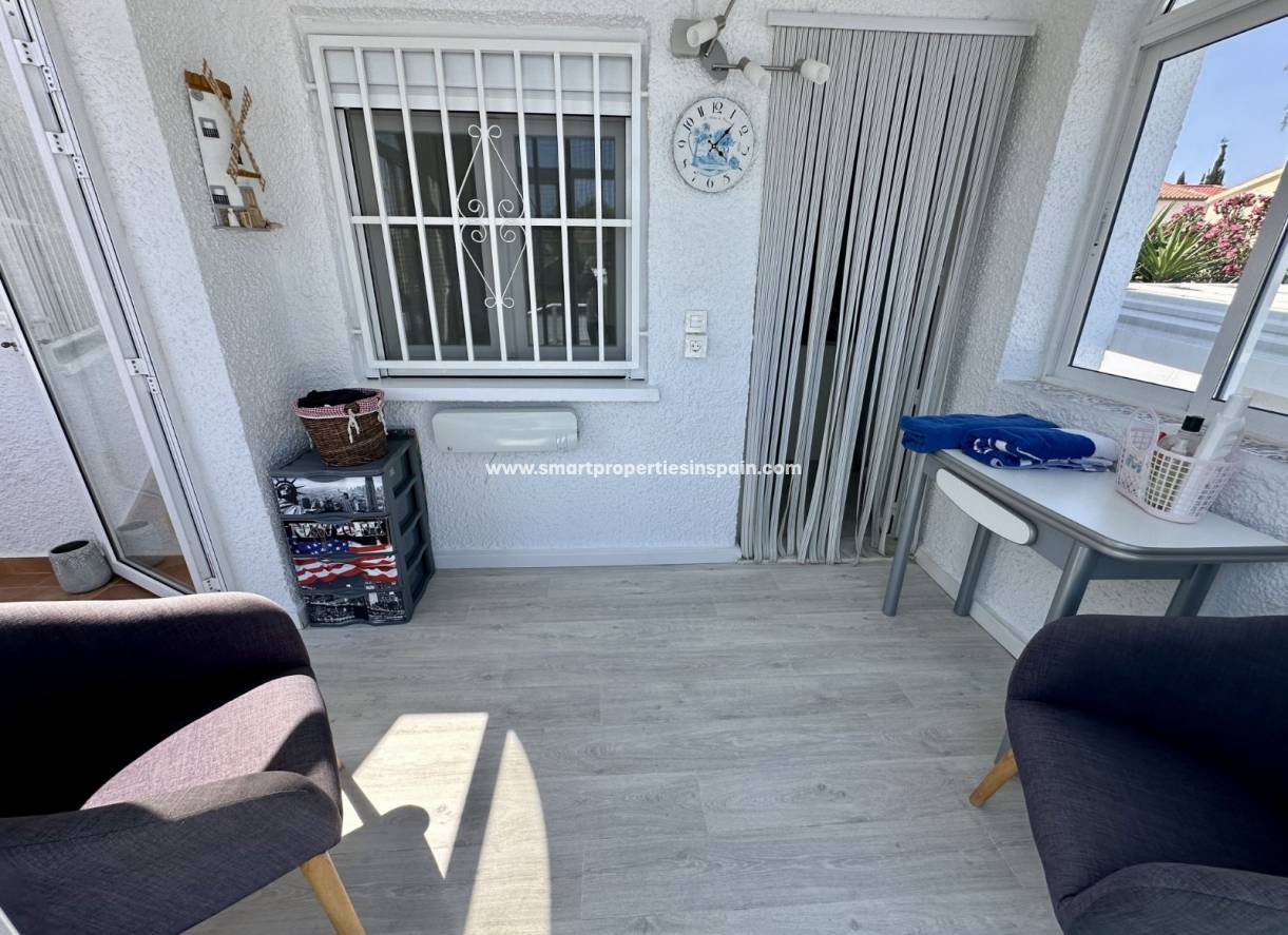 Wederverkoop - Detached Villa - La Marina - Urbanización La Marina