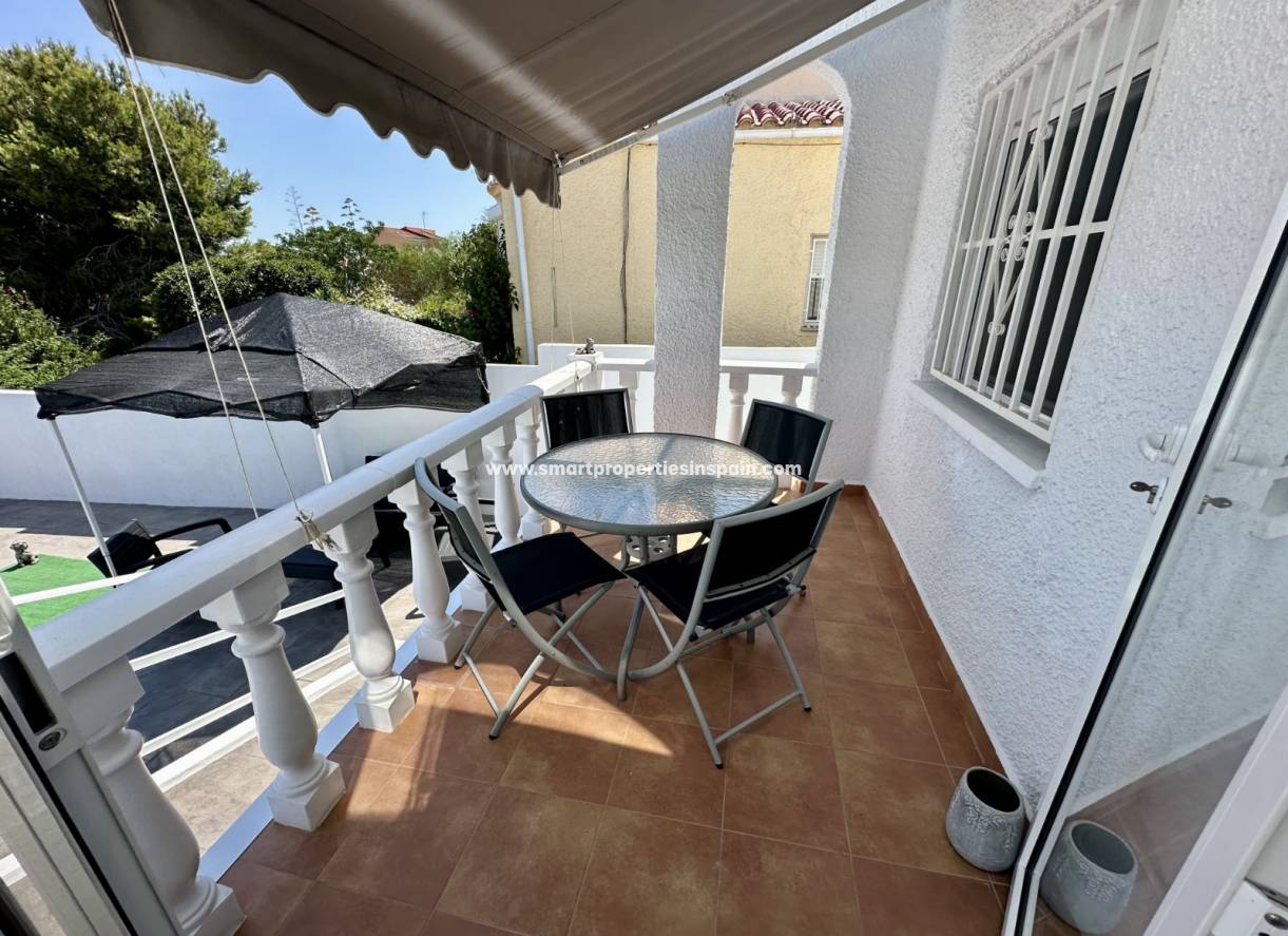 Wederverkoop - Detached Villa - La Marina - Urbanización La Marina