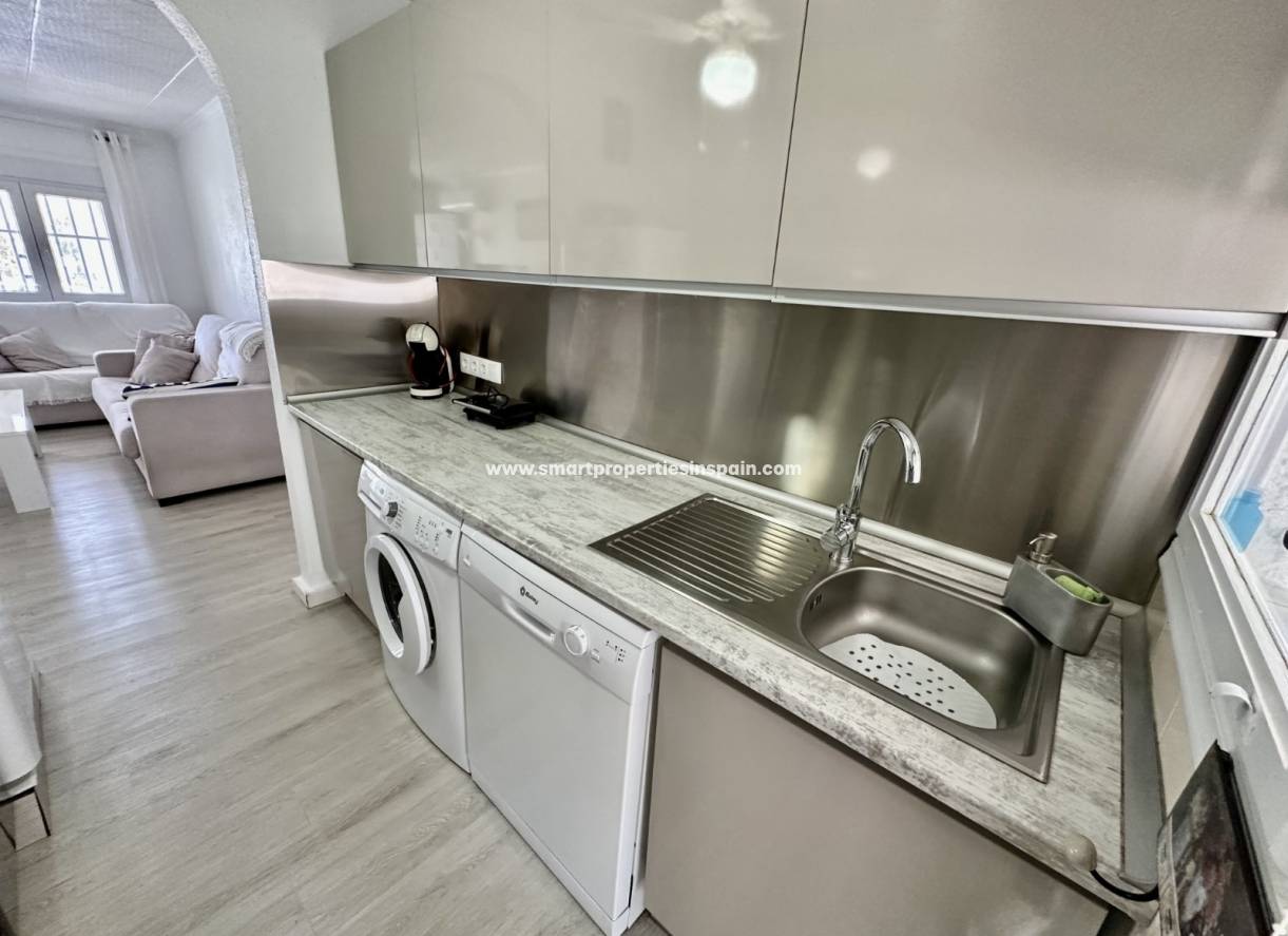 Wederverkoop - Detached Villa - La Marina - Urbanización La Marina