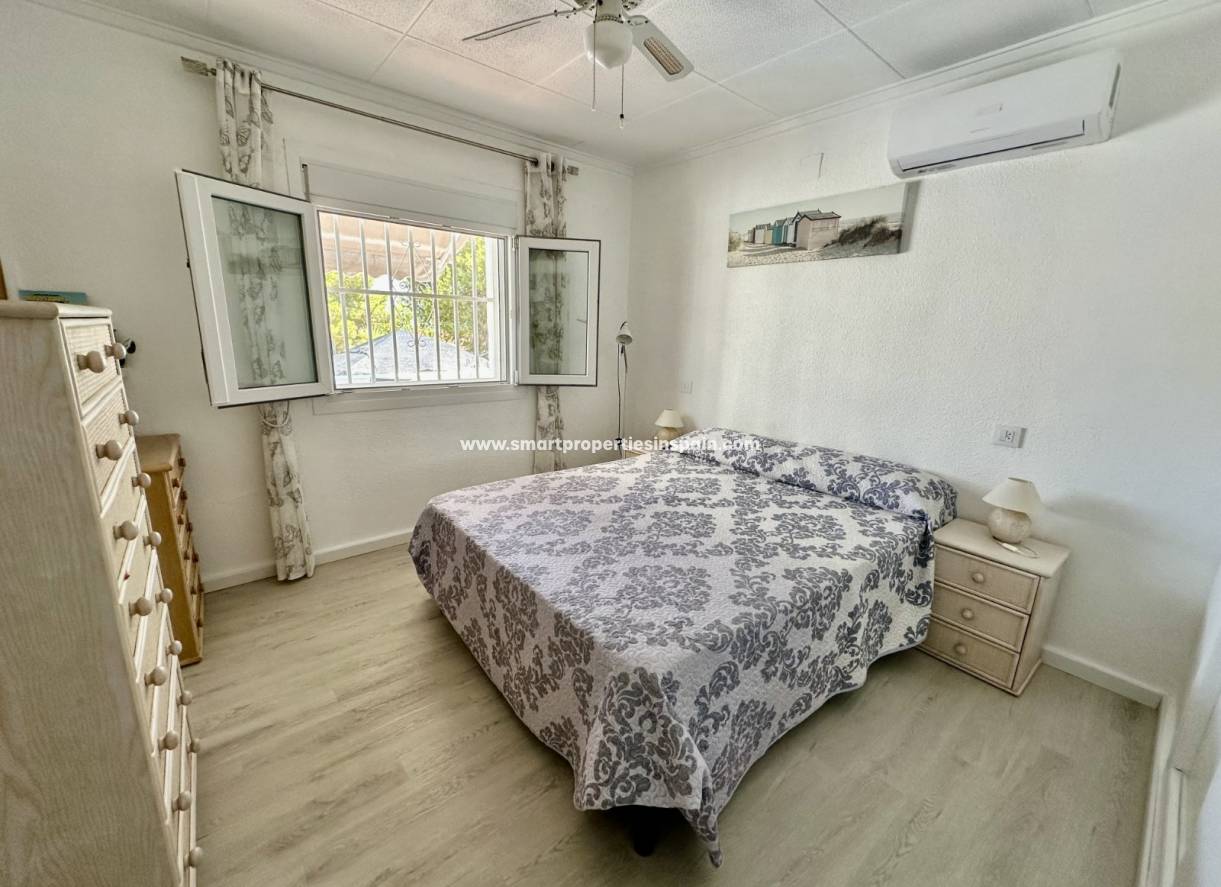 Wederverkoop - Detached Villa - La Marina - Urbanización La Marina