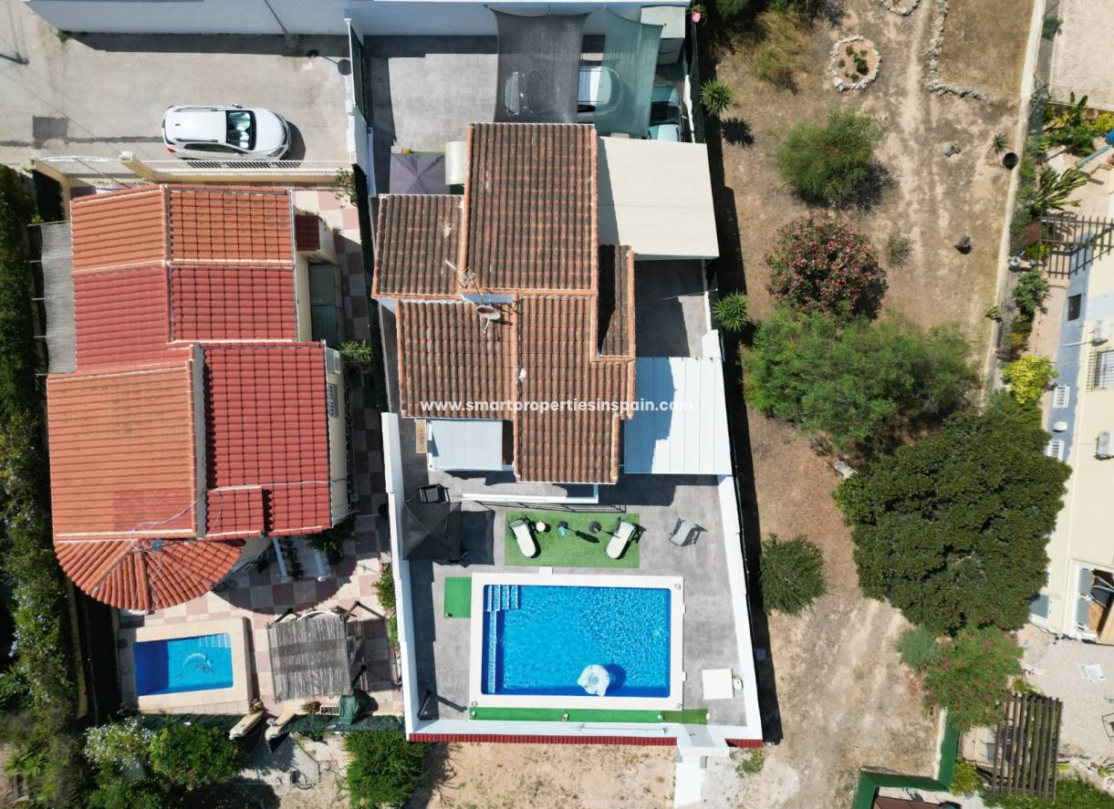 Wederverkoop - Detached Villa - La Marina - Urbanización La Marina