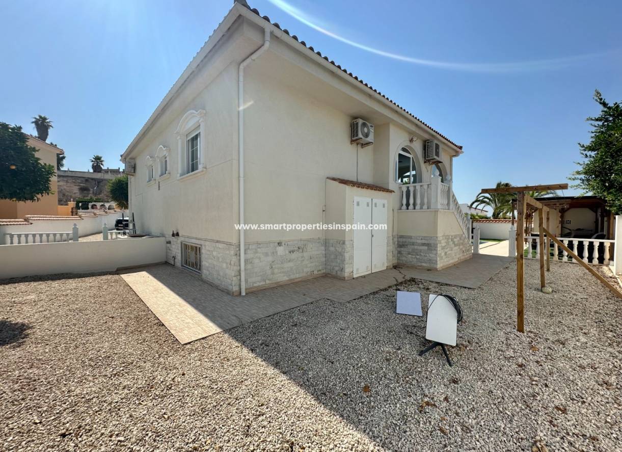 Wederverkoop - Detached Villa - La Marina - Urbanización La Marina