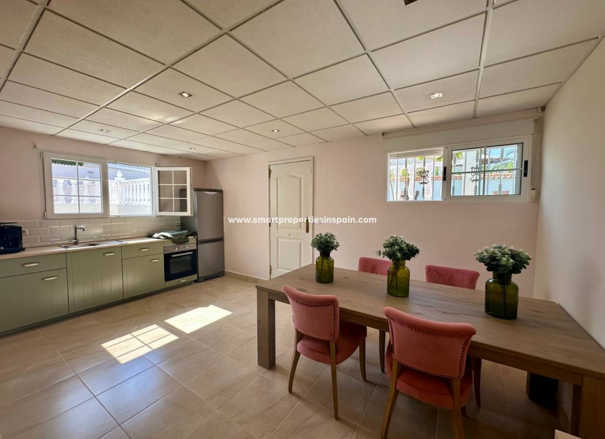 Wederverkoop - Detached Villa - La Marina - Urbanización La Marina