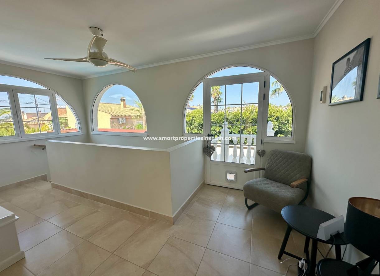 Wederverkoop - Detached Villa - La Marina - Urbanización La Marina