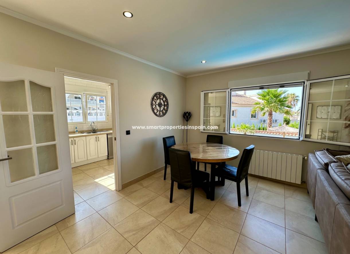 Wederverkoop - Detached Villa - La Marina - Urbanización La Marina