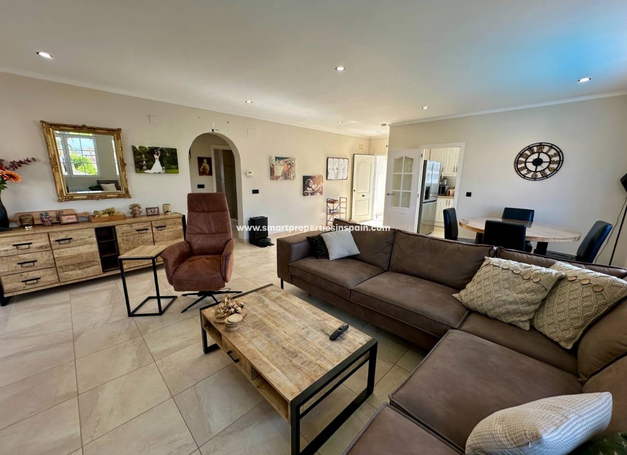 Wederverkoop - Detached Villa - La Marina - Urbanización La Marina