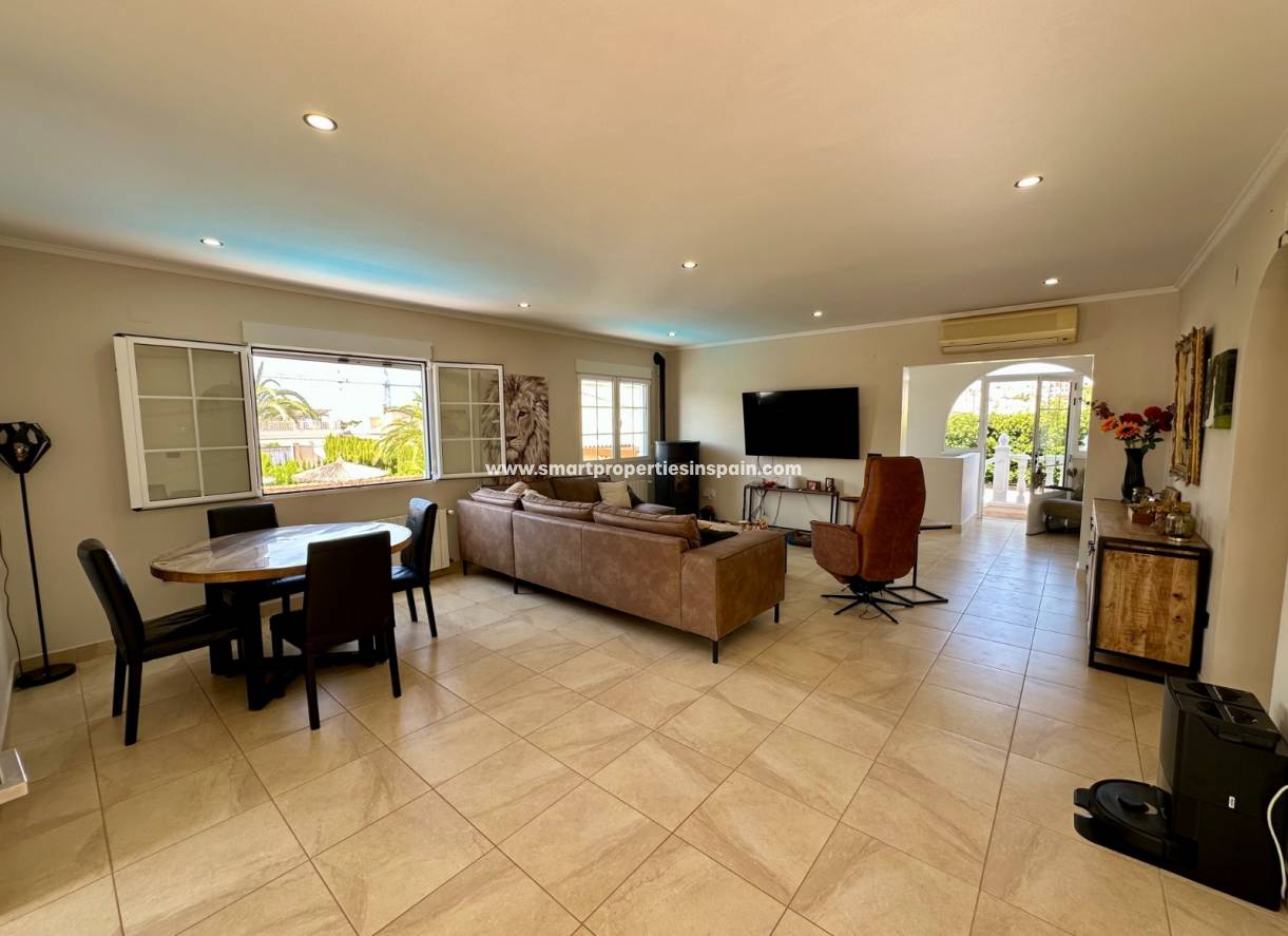 Wederverkoop - Detached Villa - La Marina - Urbanización La Marina