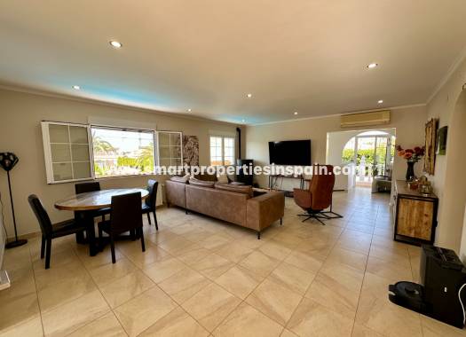 Wederverkoop - Detached Villa - La Marina - Urbanización La Marina